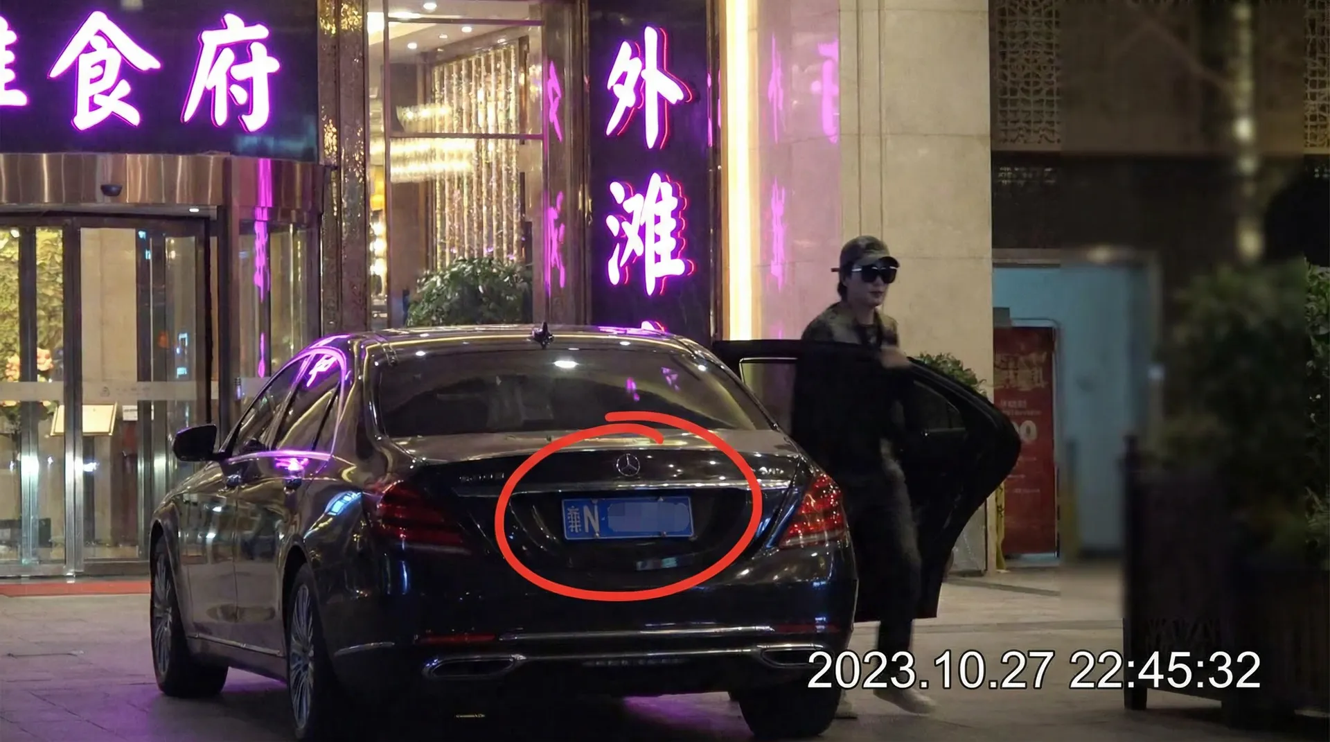 吃瓜社区官网入口~吃瓜社区最新地址_热门吃瓜社区资源大全 - 豪车餐厅外被拍